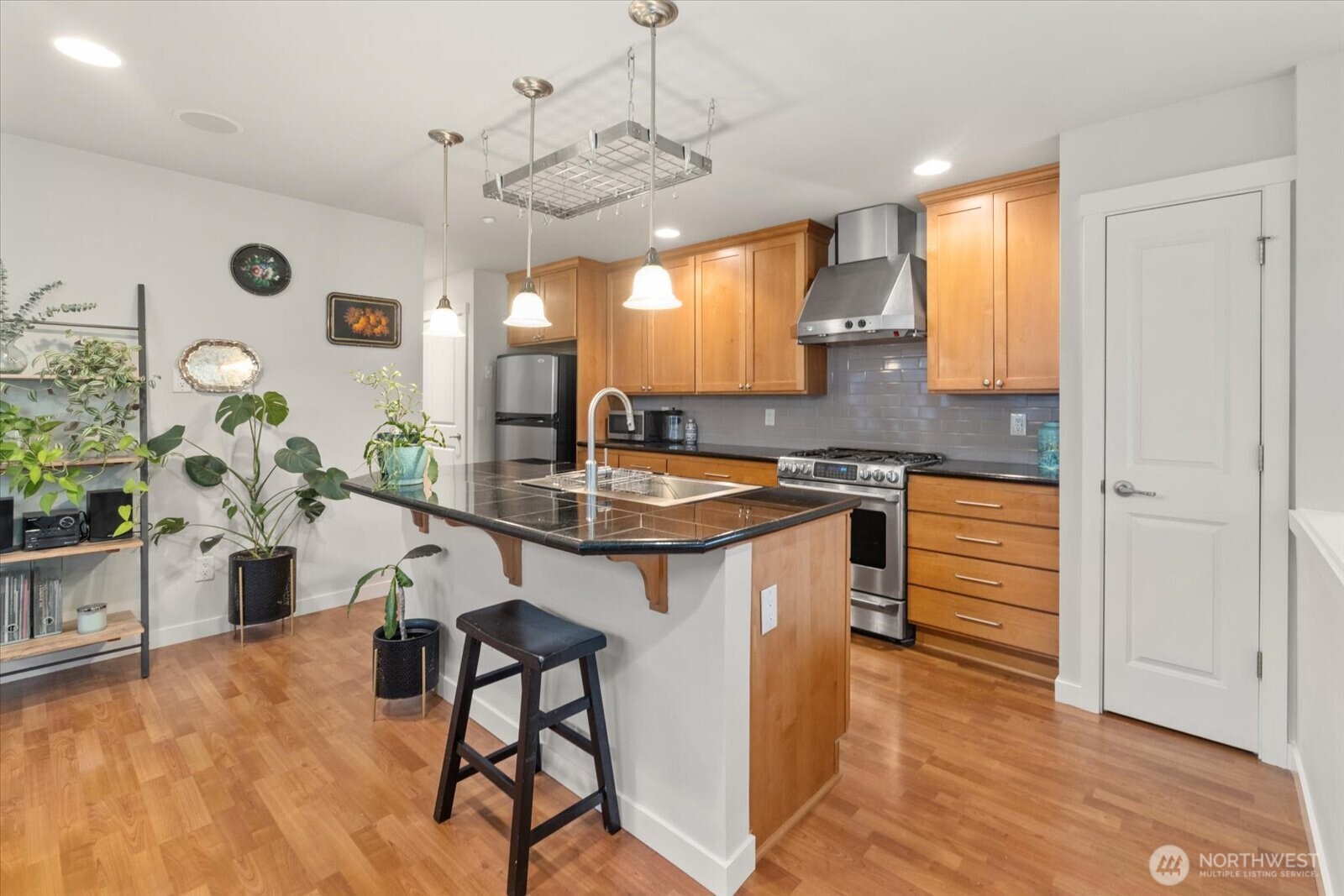 5912 31st Avenue SW, Seattle, WA 98126-2910