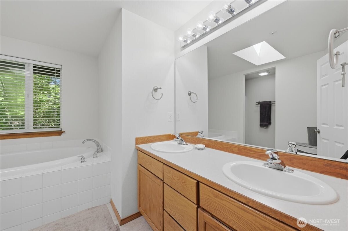 6534 NE 198th Street , Kenmore, WA 98028
