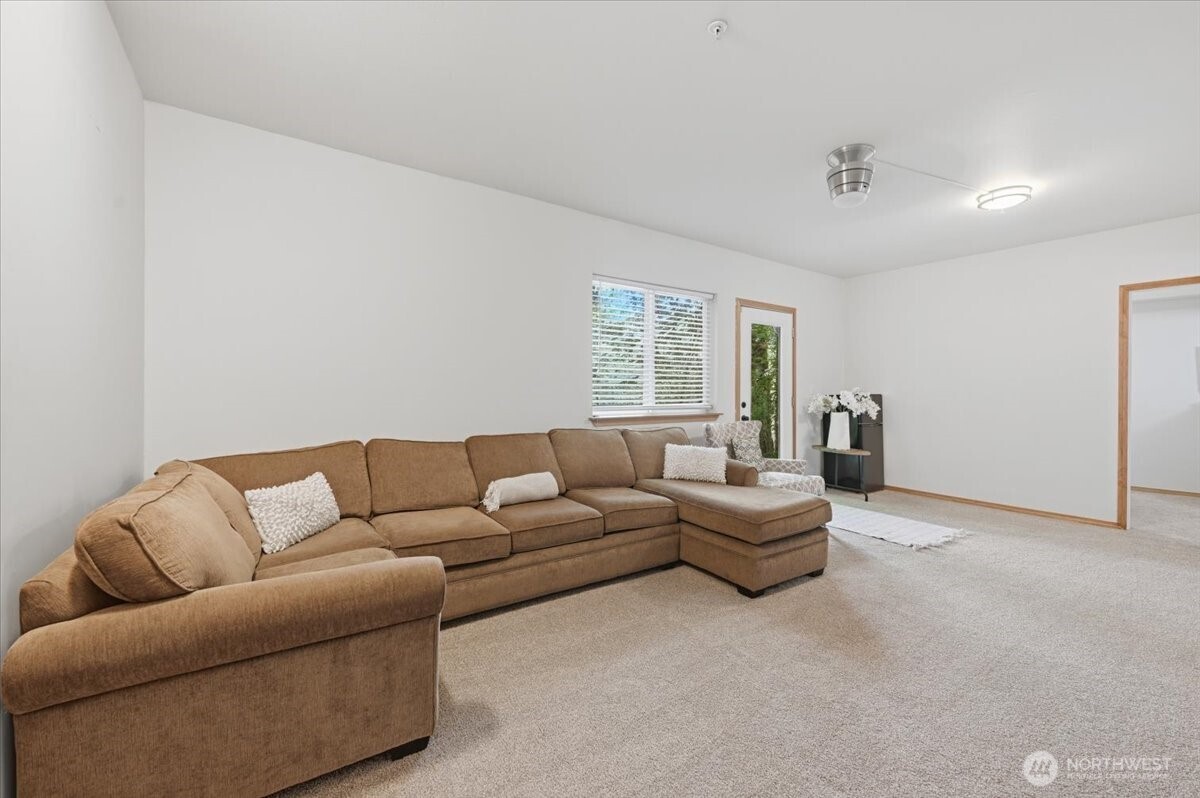 6534 NE 198th Street , Kenmore, WA 98028