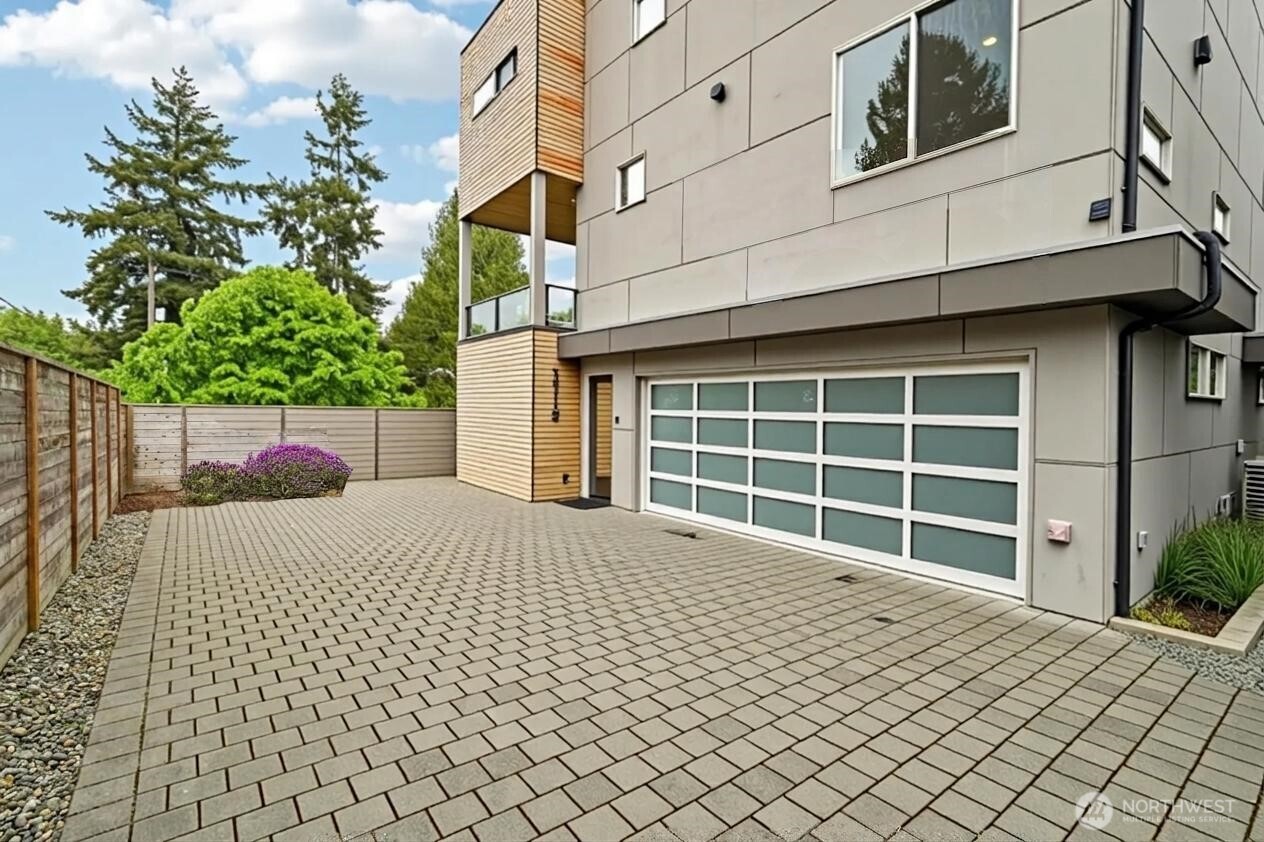 3319 W ELMORE Street , Seattle, WA 98199