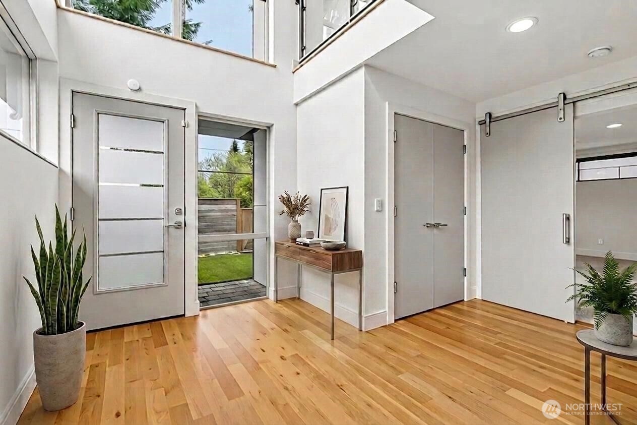 3319 W ELMORE Street , Seattle, WA 98199