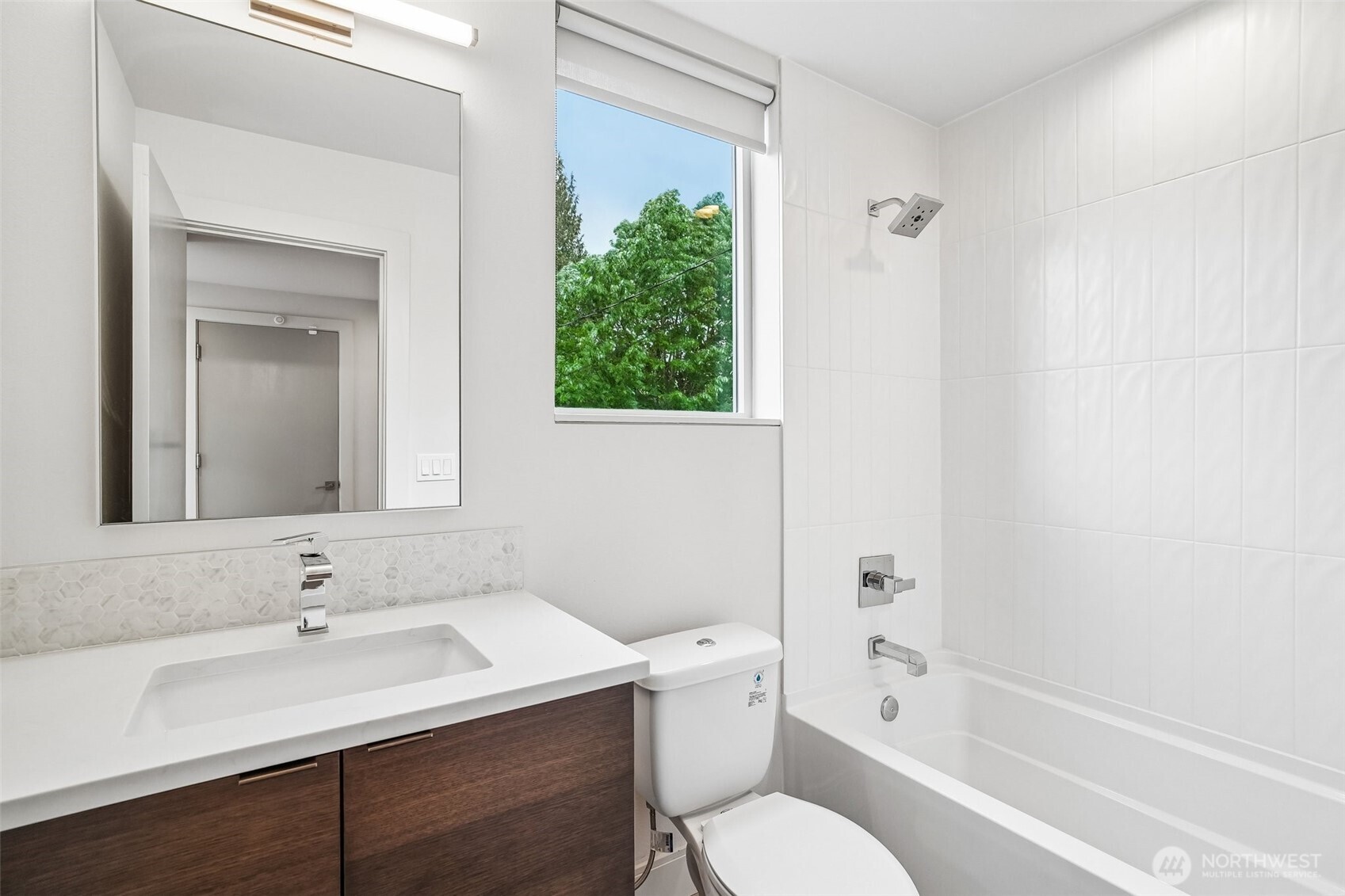 3319 W ELMORE Street , Seattle, WA 98199