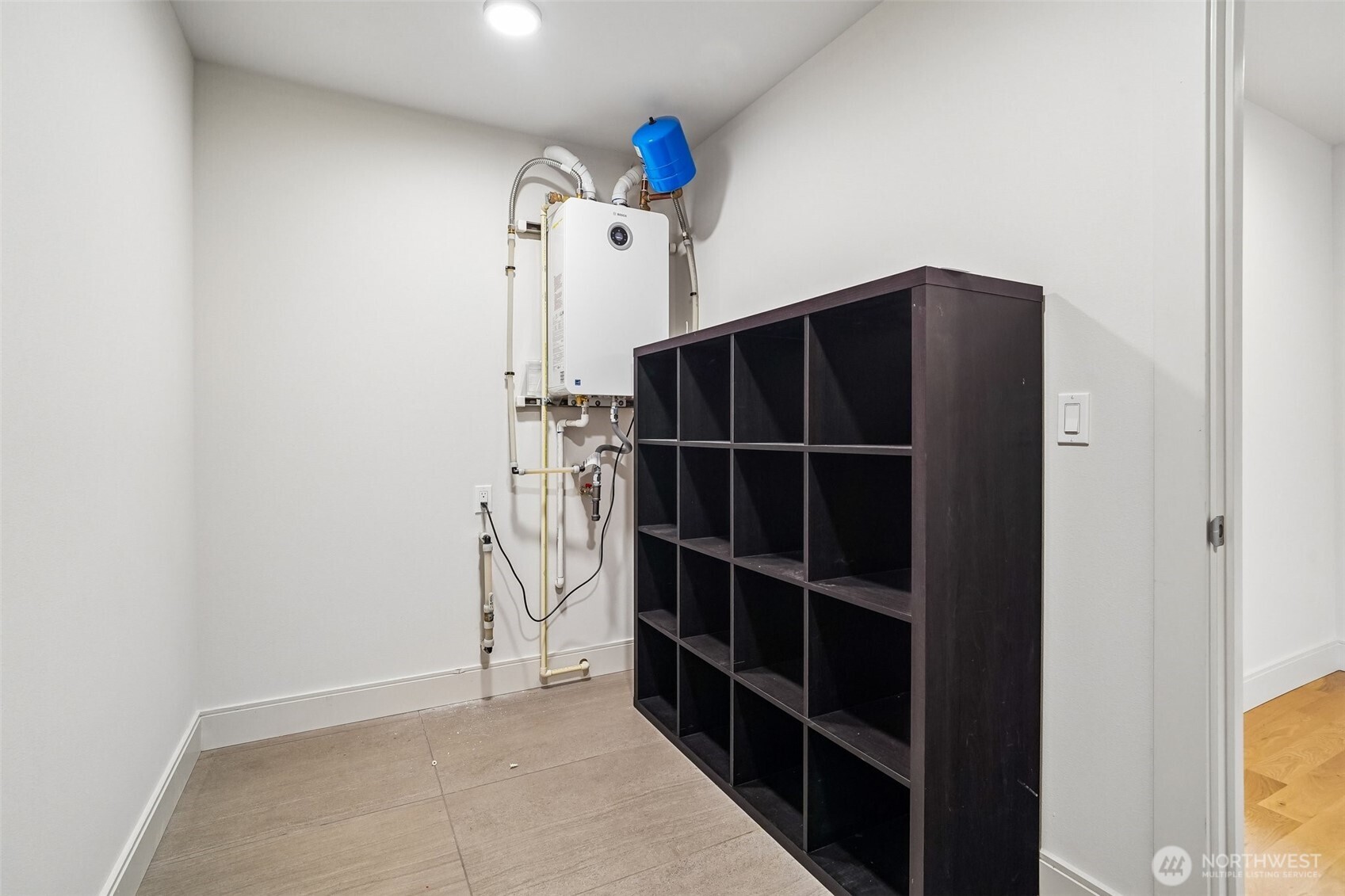 3319 W ELMORE Street , Seattle, WA 98199