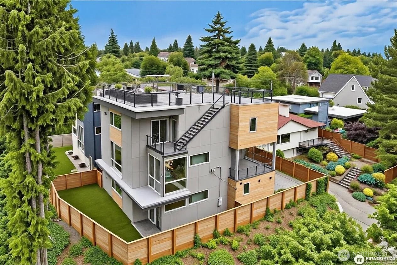 3319 W ELMORE Street , Seattle, WA 98199