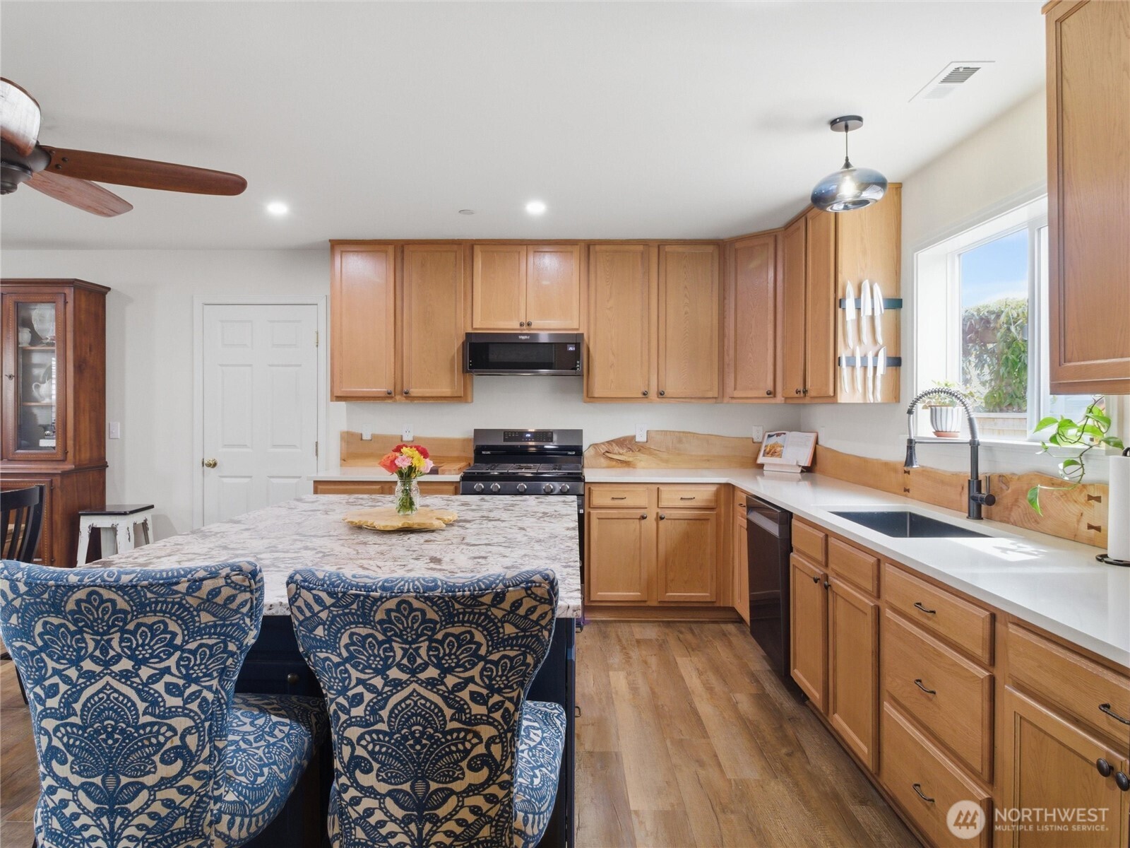 1813 Charles Street , Dupont, WA 98327