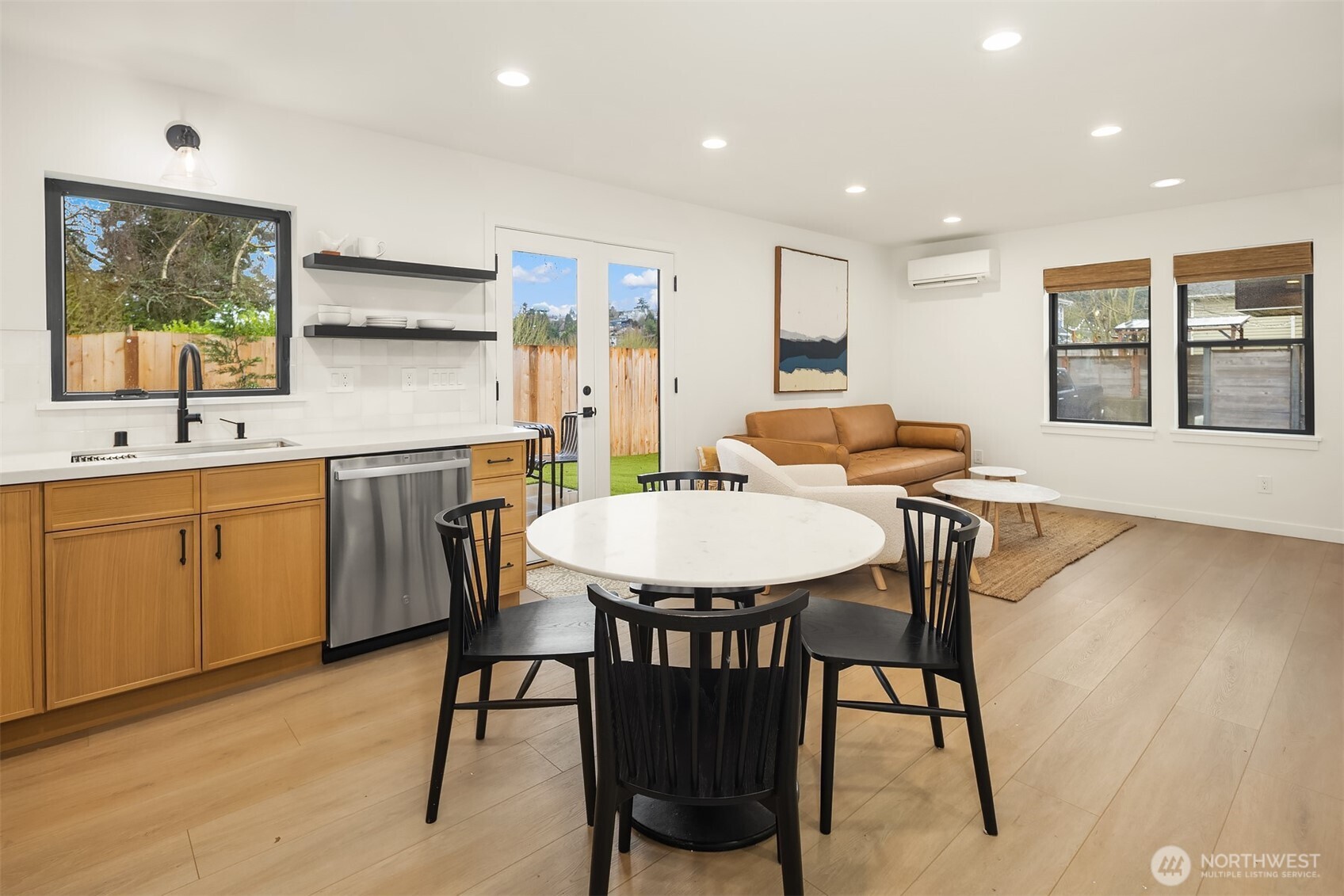 4009 33rd Avenue W #B, Seattle, WA 98199