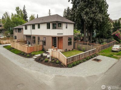 10202 44th Avenue SW, Seattle, WA 98146 - Photo 2
