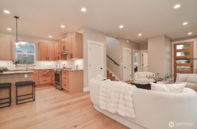 10202 44th Avenue SW, Seattle, WA 98146 - Photo 9