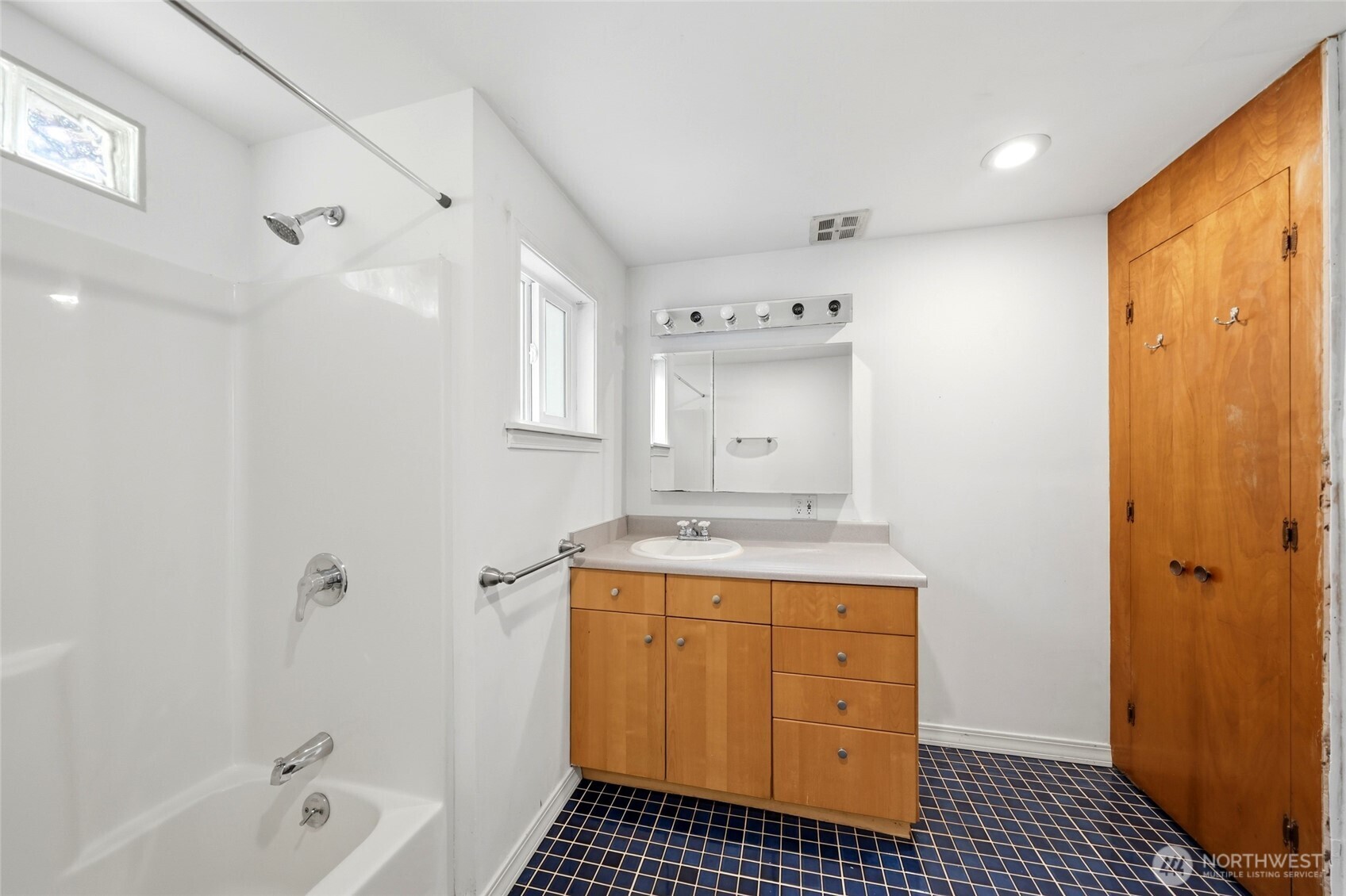 10330 Stone Avenue N, Seattle, WA 98133