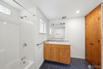 10330 Stone Avenue N, Seattle, WA 98133 - Photo 15