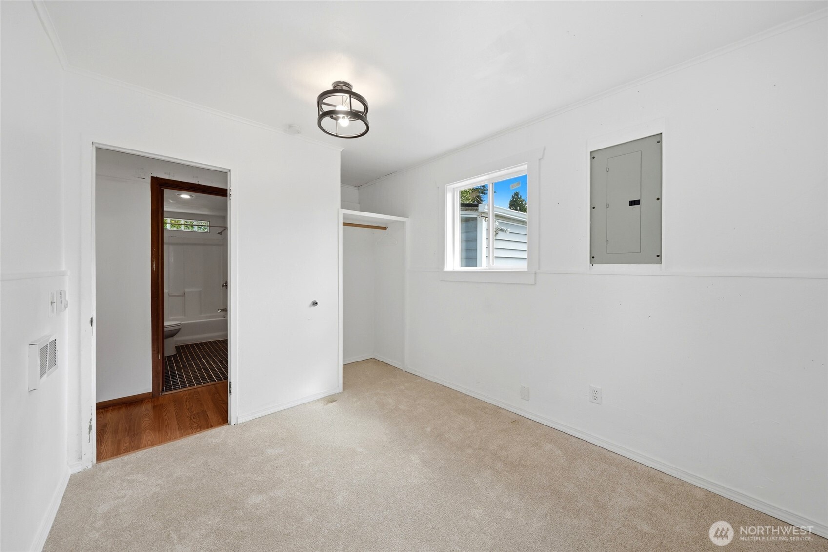 10330 Stone Avenue N, Seattle, WA 98133