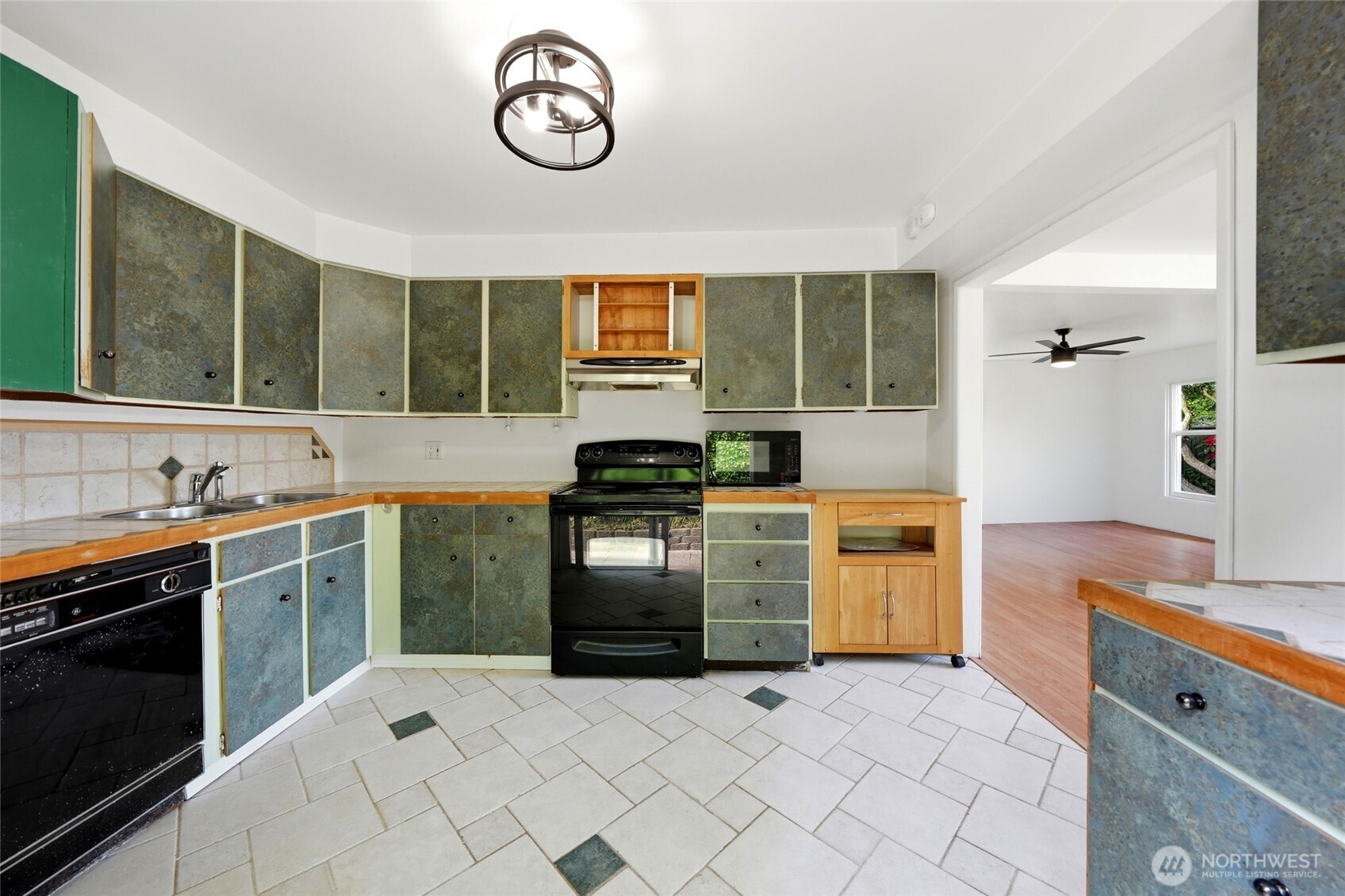 10330 Stone Avenue N, Seattle, WA 98133