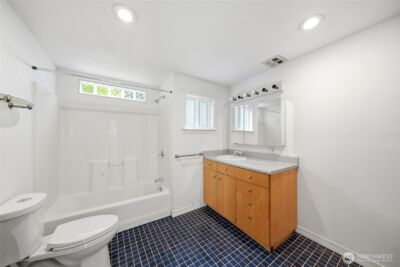 10330 Stone Avenue N, Seattle, WA 98133 - Photo 19