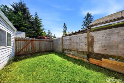 10330 Stone Avenue N, Seattle, WA 98133 - Photo 23