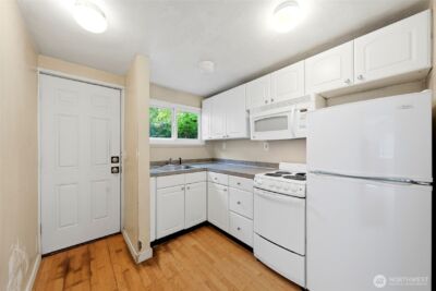10330 Stone Avenue N, Seattle, WA 98133 - Photo 24