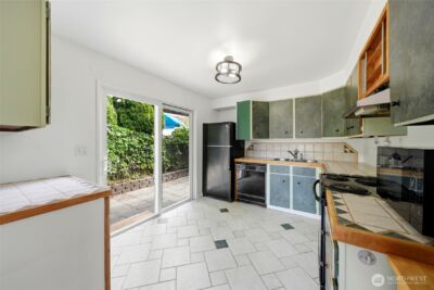10330 Stone Avenue N, Seattle, WA 98133 - Photo 25