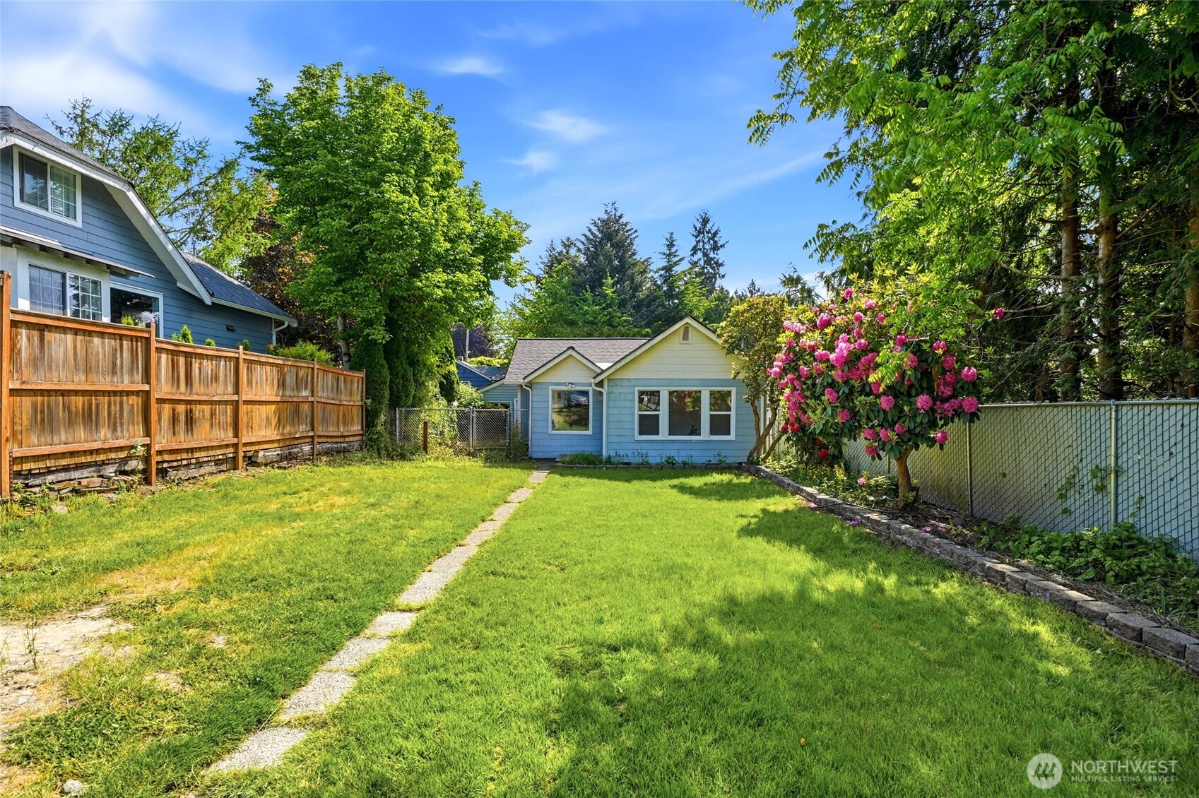 10330 Stone Avenue N, Seattle, WA 98133