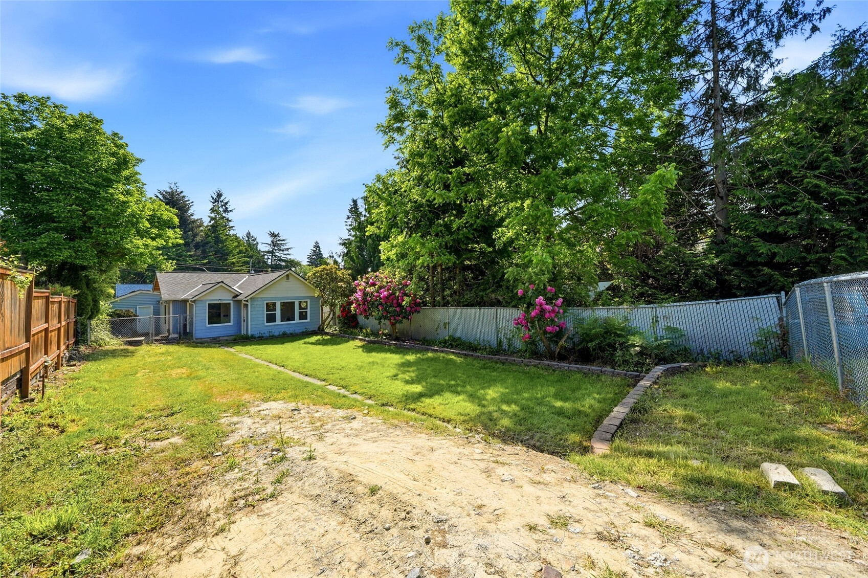 10330 Stone Avenue N, Seattle, WA 98133