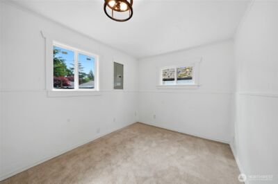 10330 Stone Avenue N, Seattle, WA 98133 - Photo 32