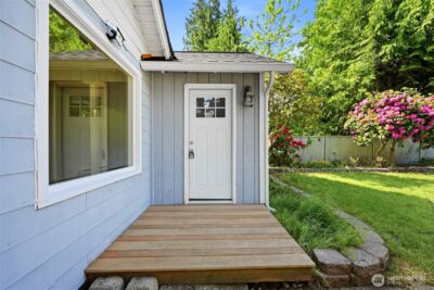 10330 Stone Avenue N, Seattle, WA 98133 - Photo 2