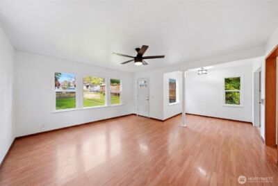 10330 Stone Avenue N, Seattle, WA 98133 - Photo 5