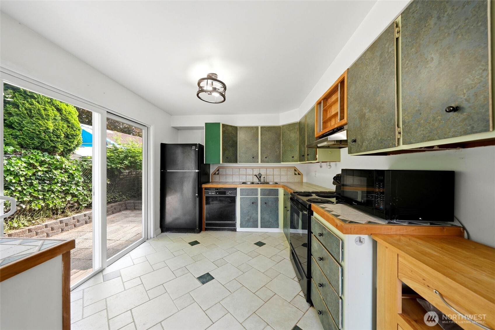 10330 Stone Avenue N, Seattle, WA 98133