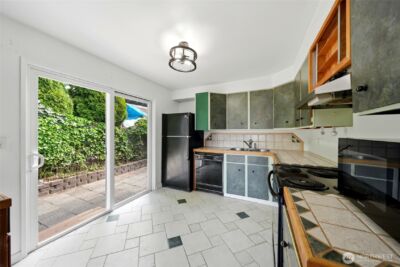 10330 Stone Avenue N, Seattle, WA 98133 - Photo 10
