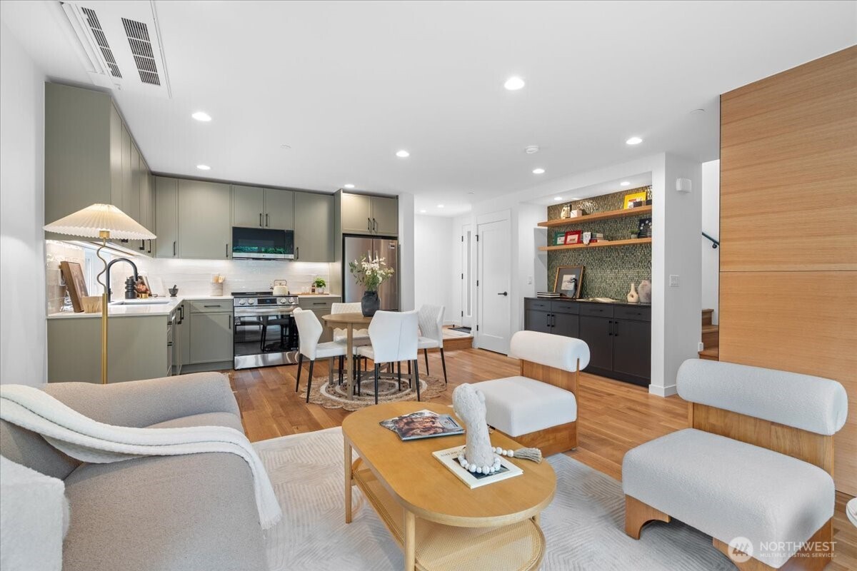 4118 Burke Avenue N, Seattle, WA 98103