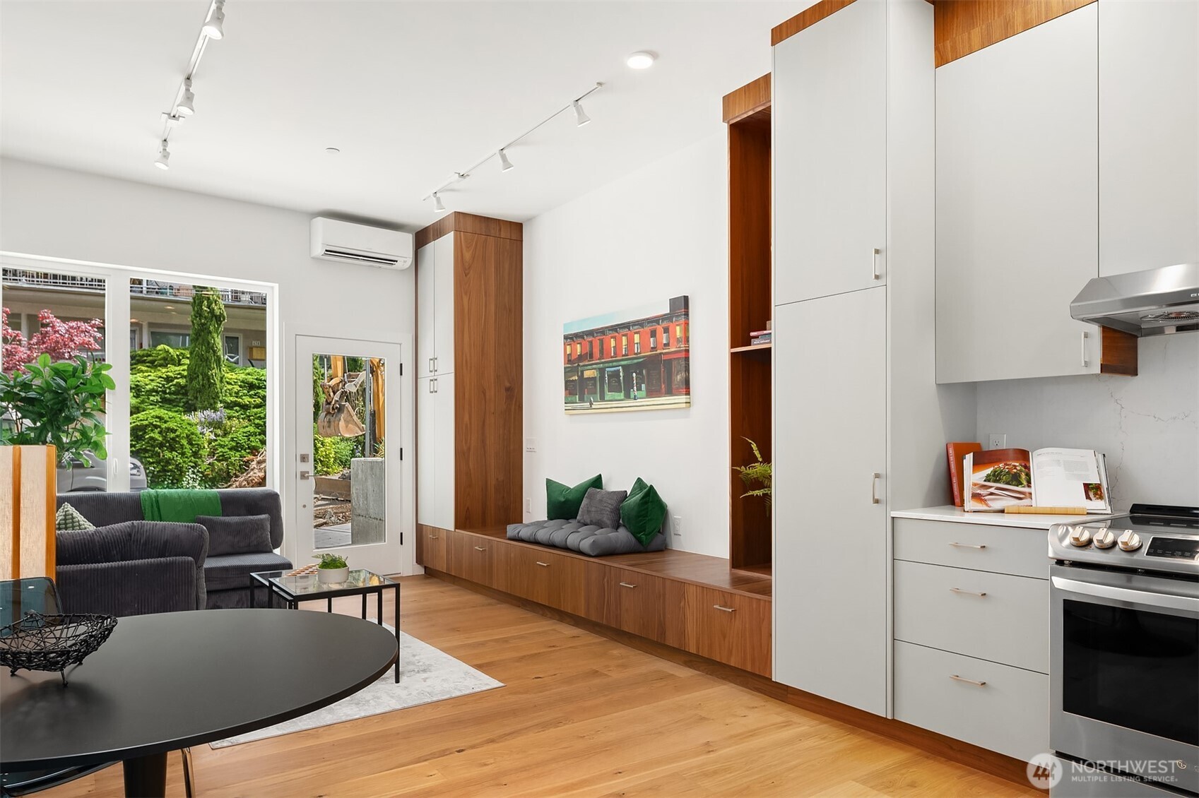 633 13th Avenue E, Seattle, WA 98102