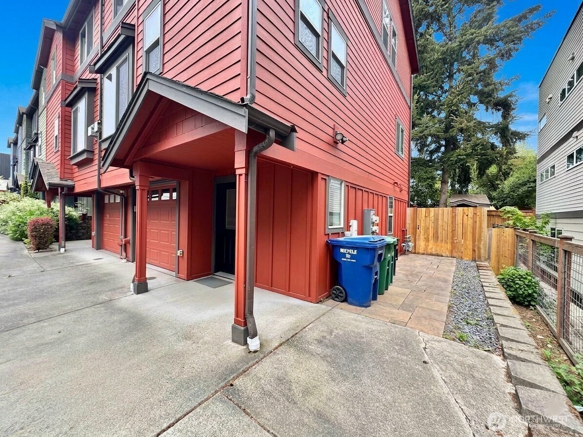 2138 N 113th Street #B, Seattle, WA 98133