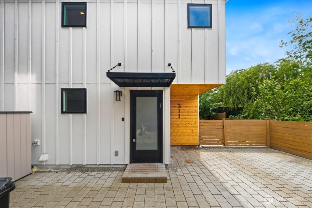 311 NW 89th Street , Seattle, WA 98117