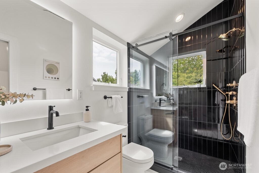 311 NW 89th Street , Seattle, WA 98117