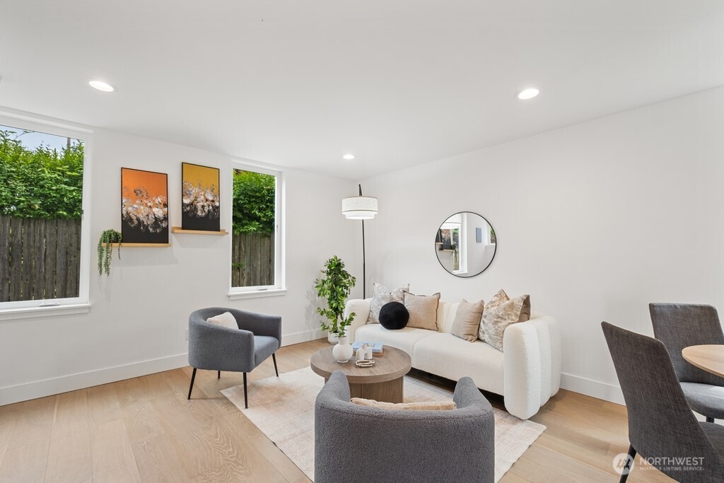 311 NW 89th Street , Seattle, WA 98117