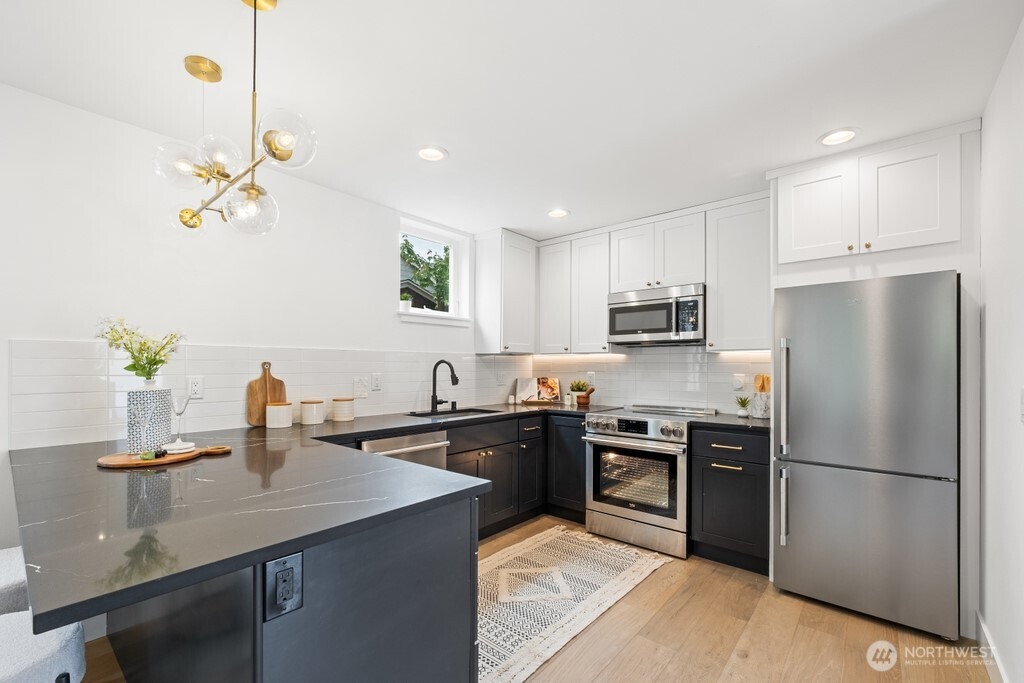 311 NW 89th Street , Seattle, WA 98117