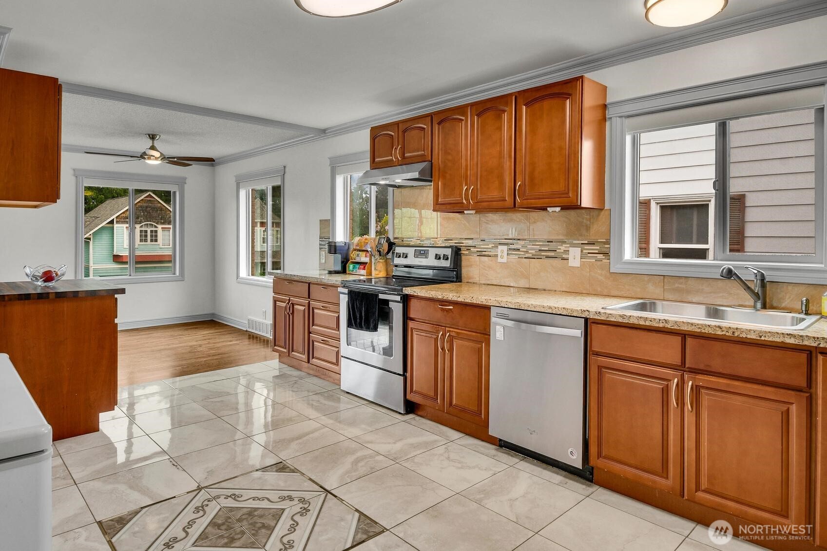10820 Lake Ridge Drive S, Seattle, WA 98178