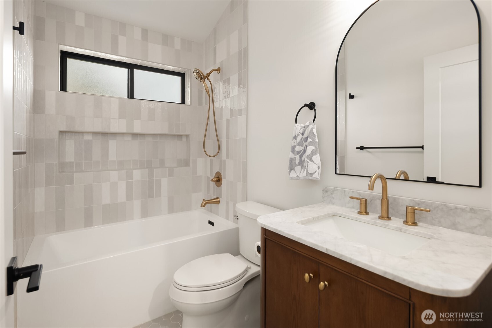 4009 33rd Avenue W #B, Seattle, WA 98199