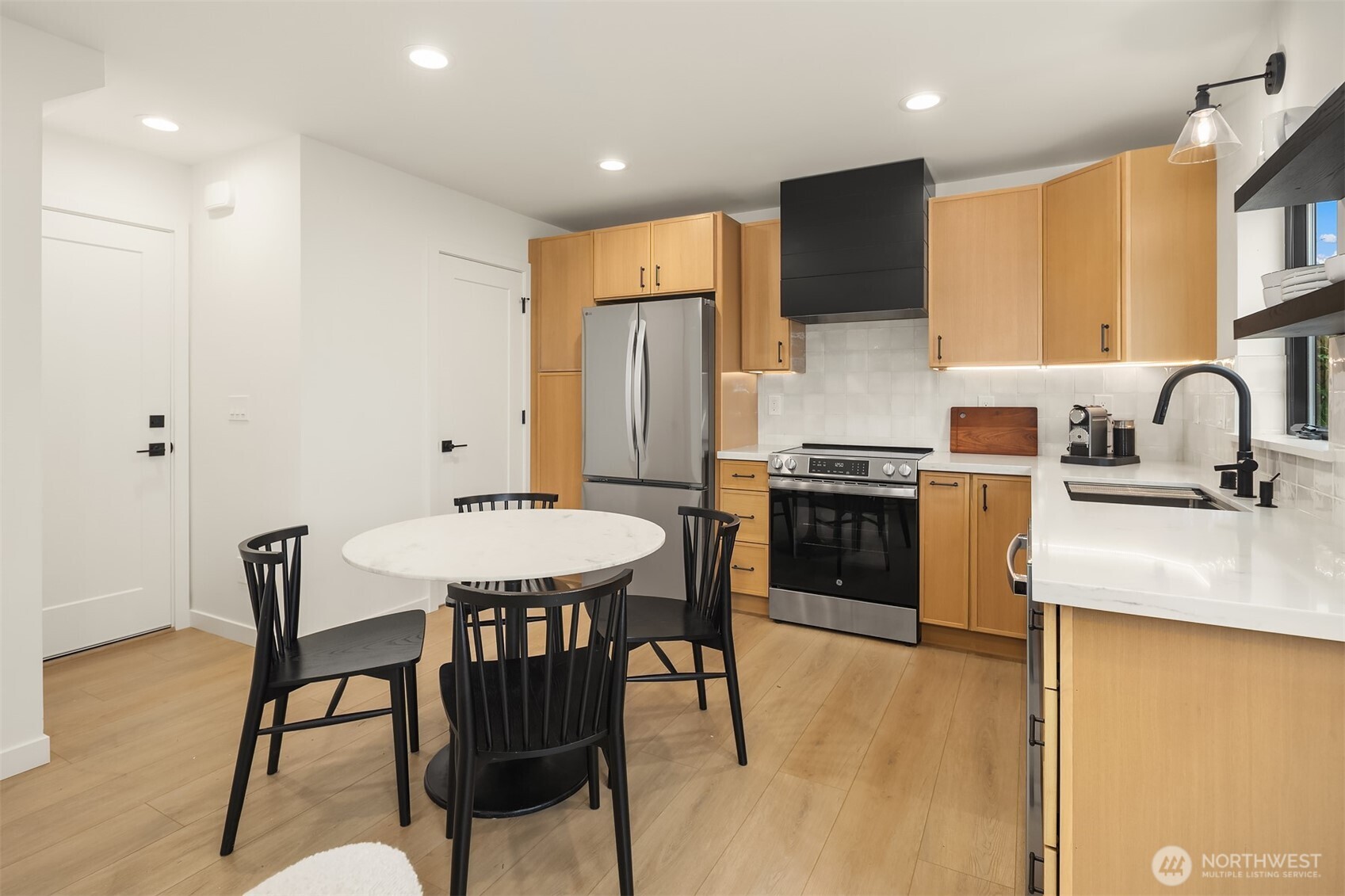 4009 33rd Avenue W #B, Seattle, WA 98199