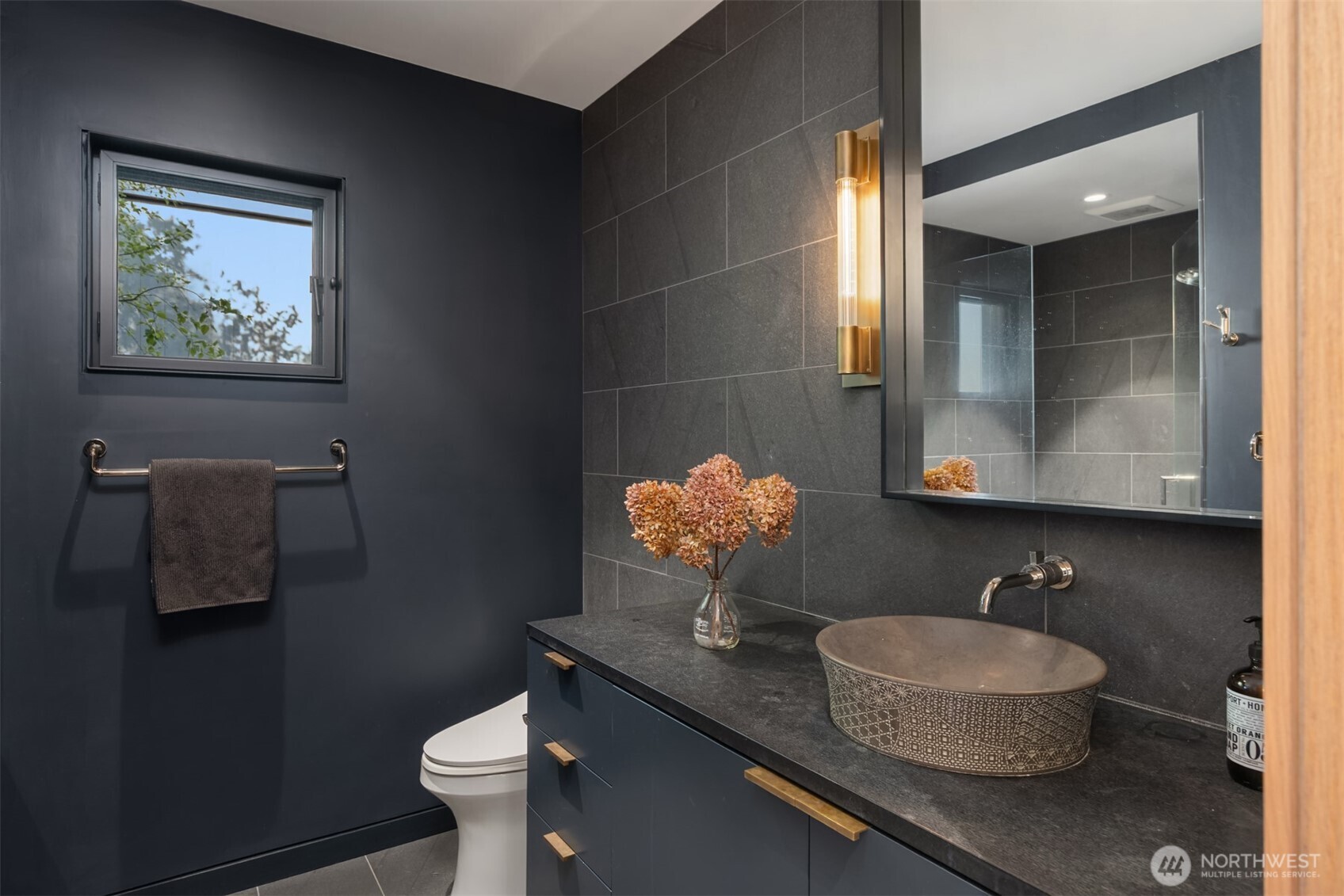 10555 NE Seaborn Road , Bainbridge Island, WA 98110