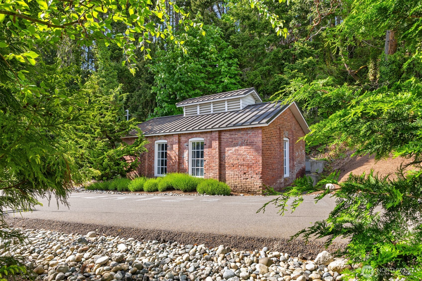 10555 NE Seaborn Road , Bainbridge Island, WA 98110
