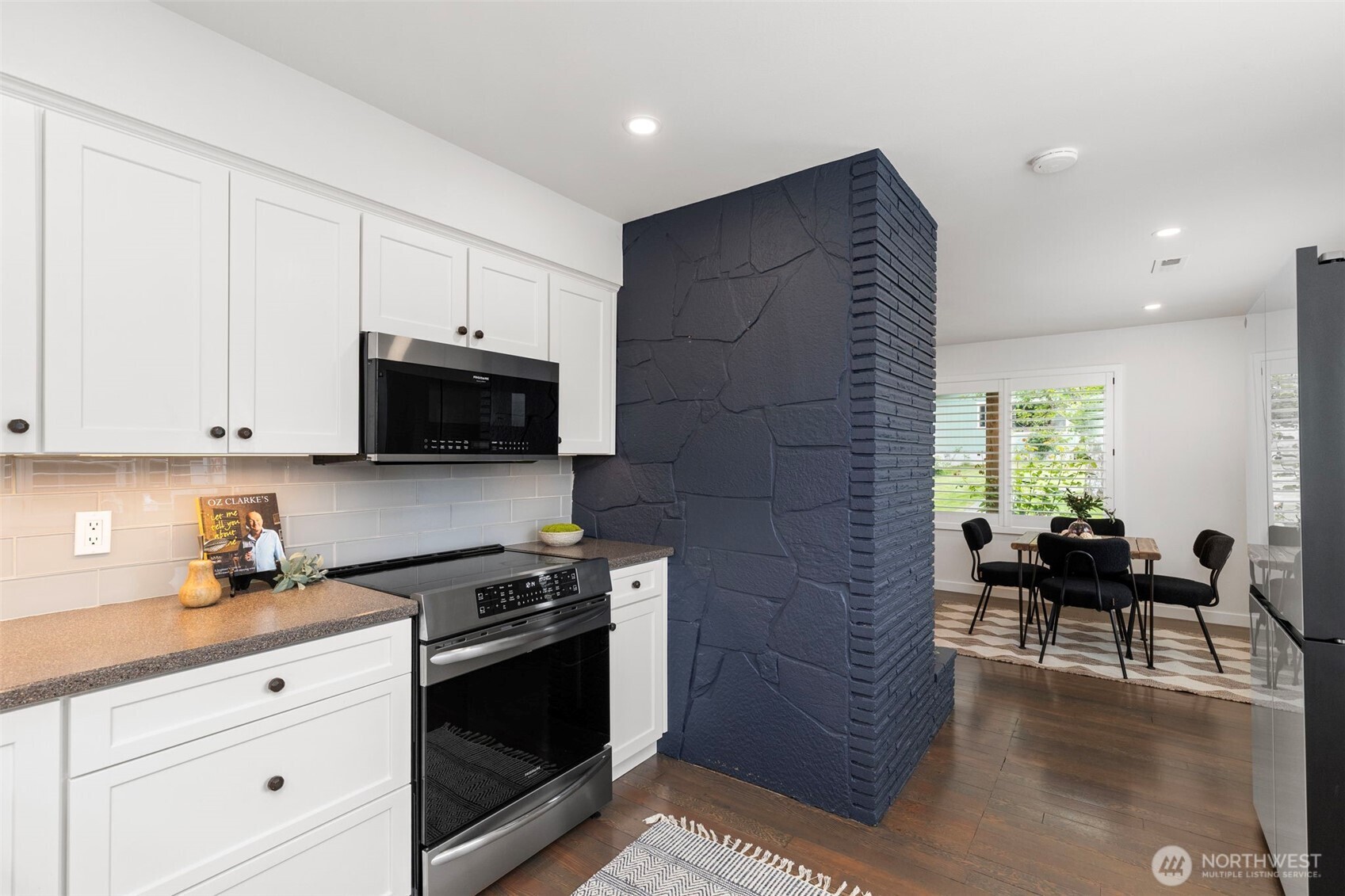 27660 Beham Street NW, Poulsbo, WA 98370