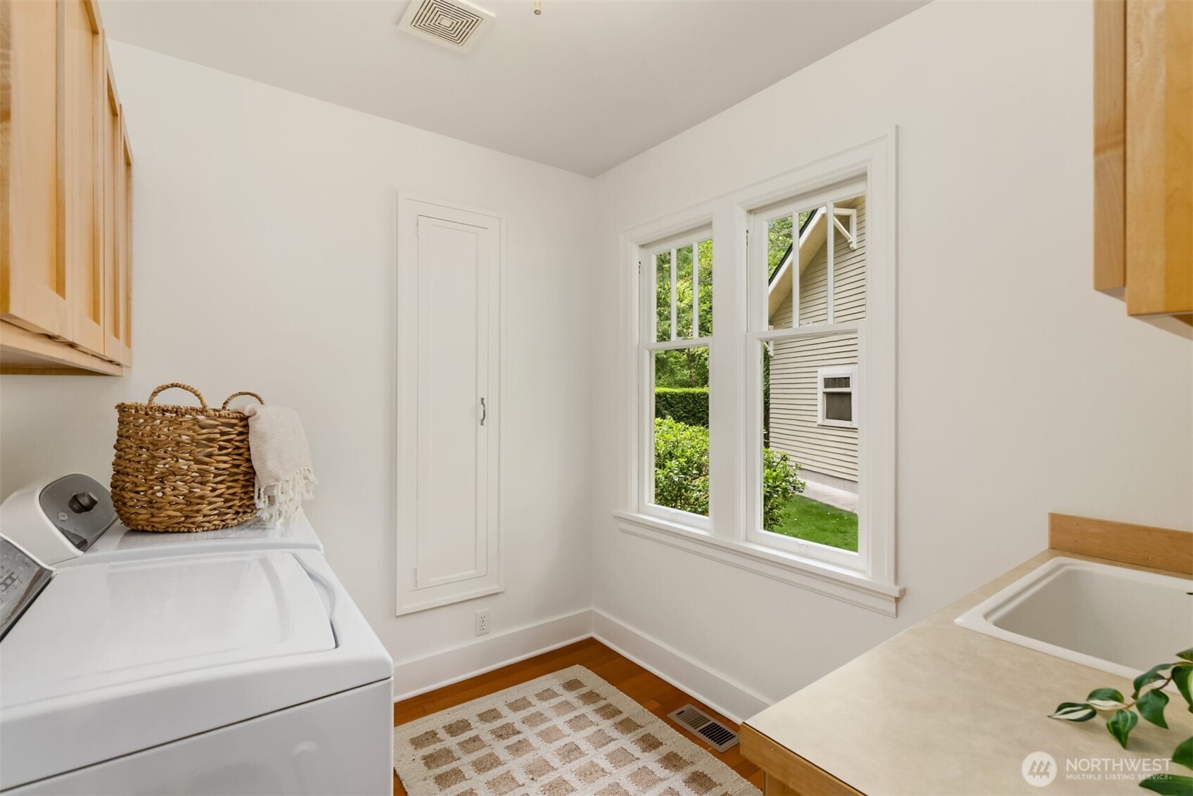 14864 Sivertson Road NE, Bainbridge Island, WA 98110