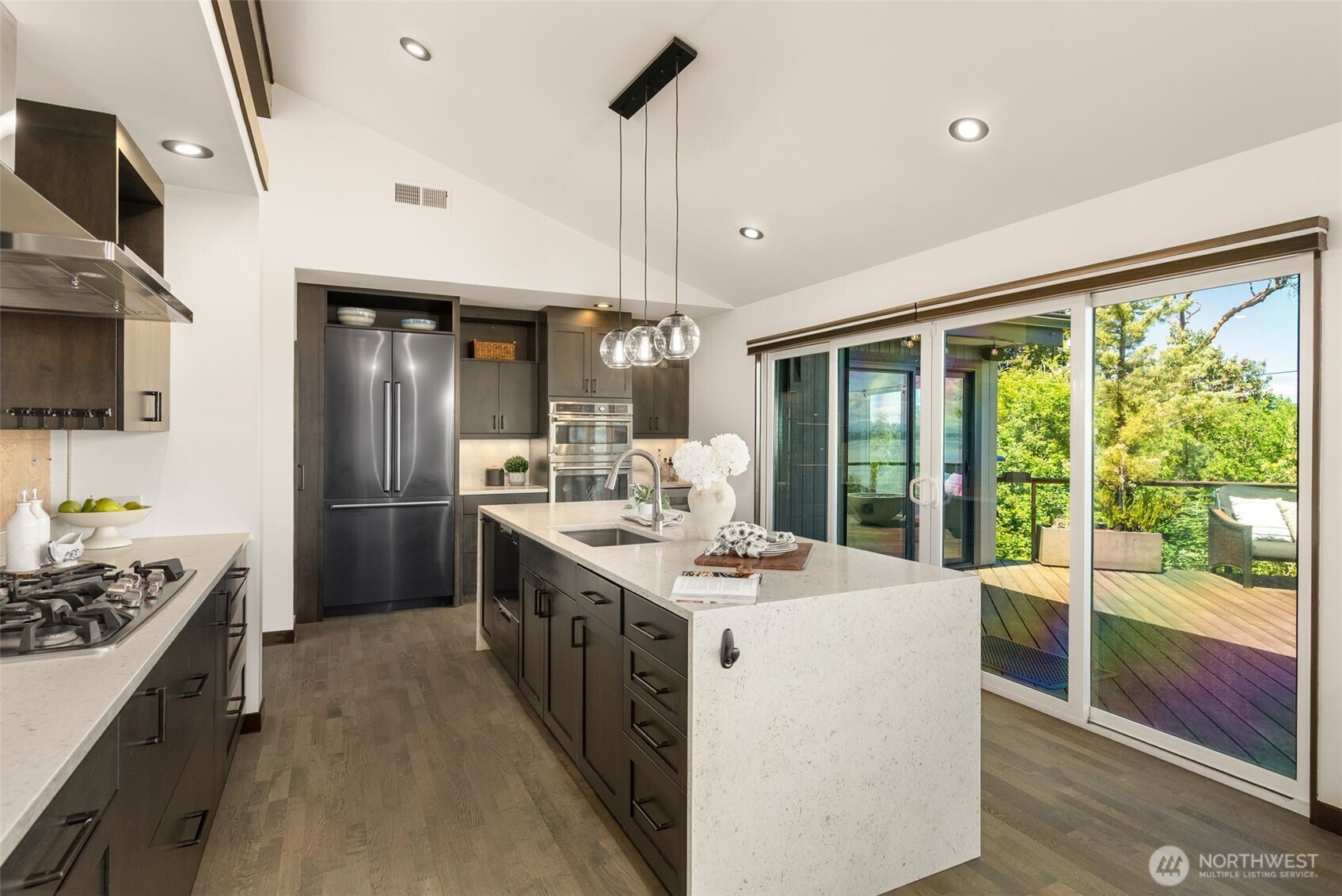 10847 Bill Point Bluff NE, Bainbridge Island, WA 98110