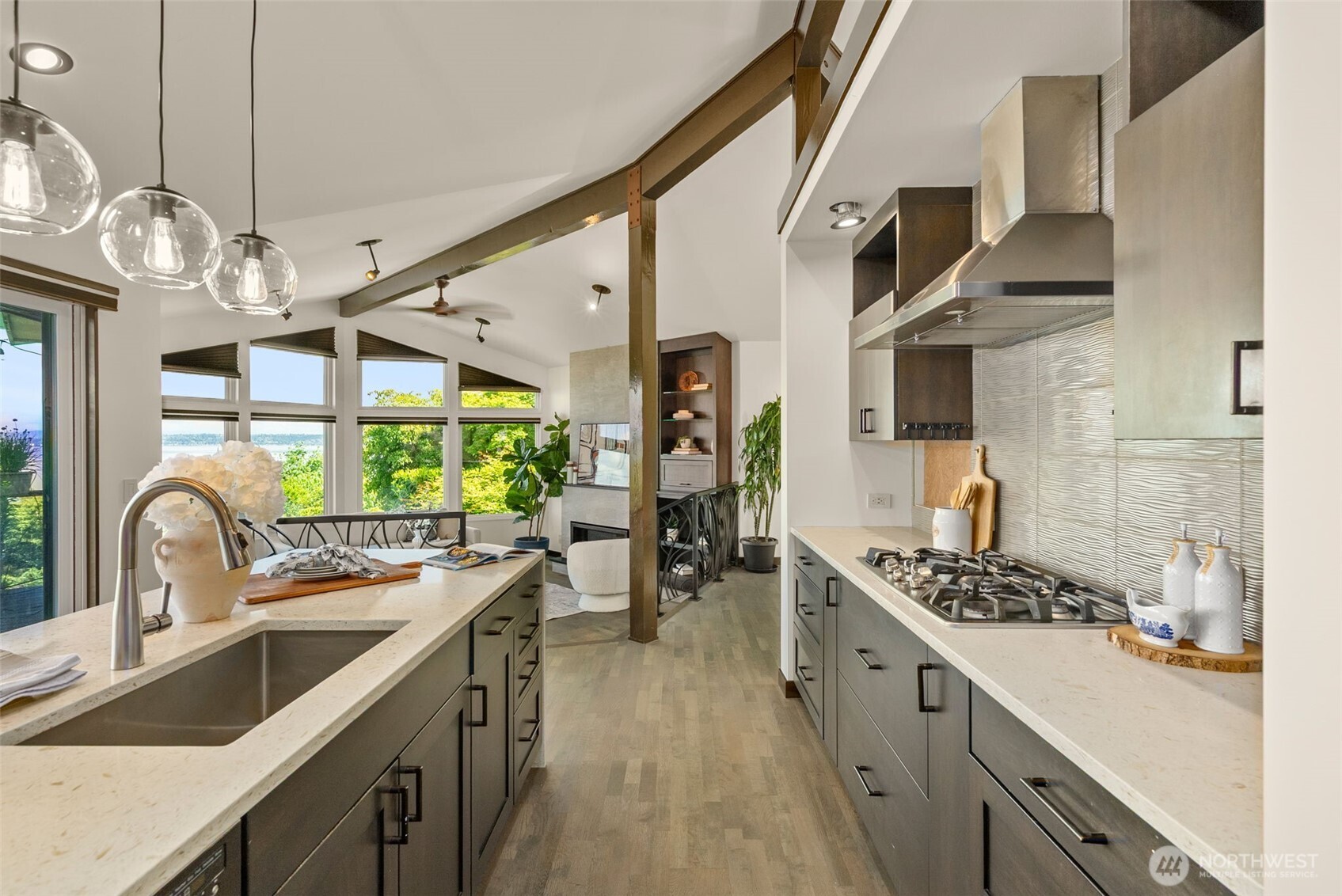 10847 Bill Point Bluff NE, Bainbridge Island, WA 98110