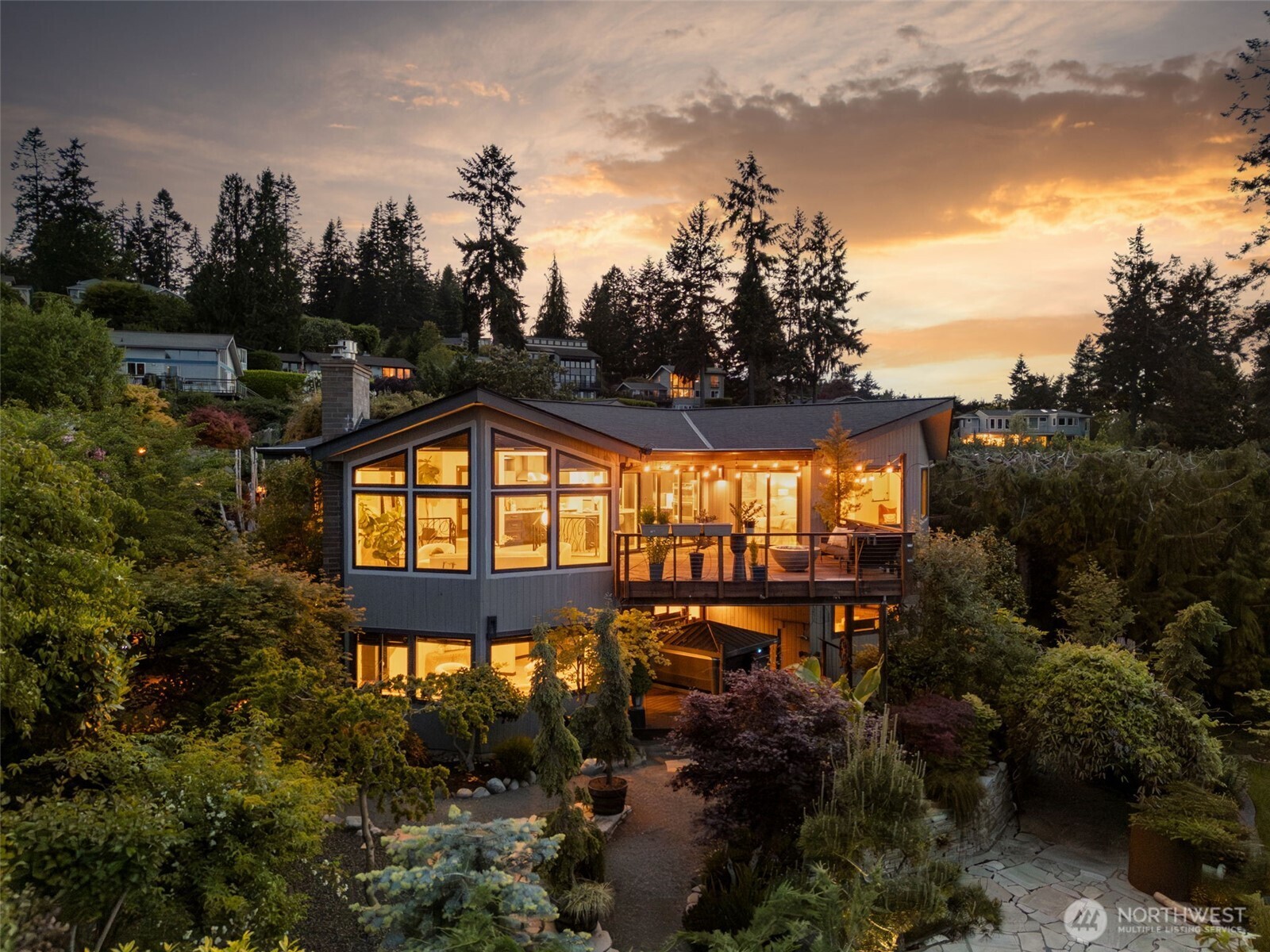 10847 Bill Point Bluff NE, Bainbridge Island, WA 98110
