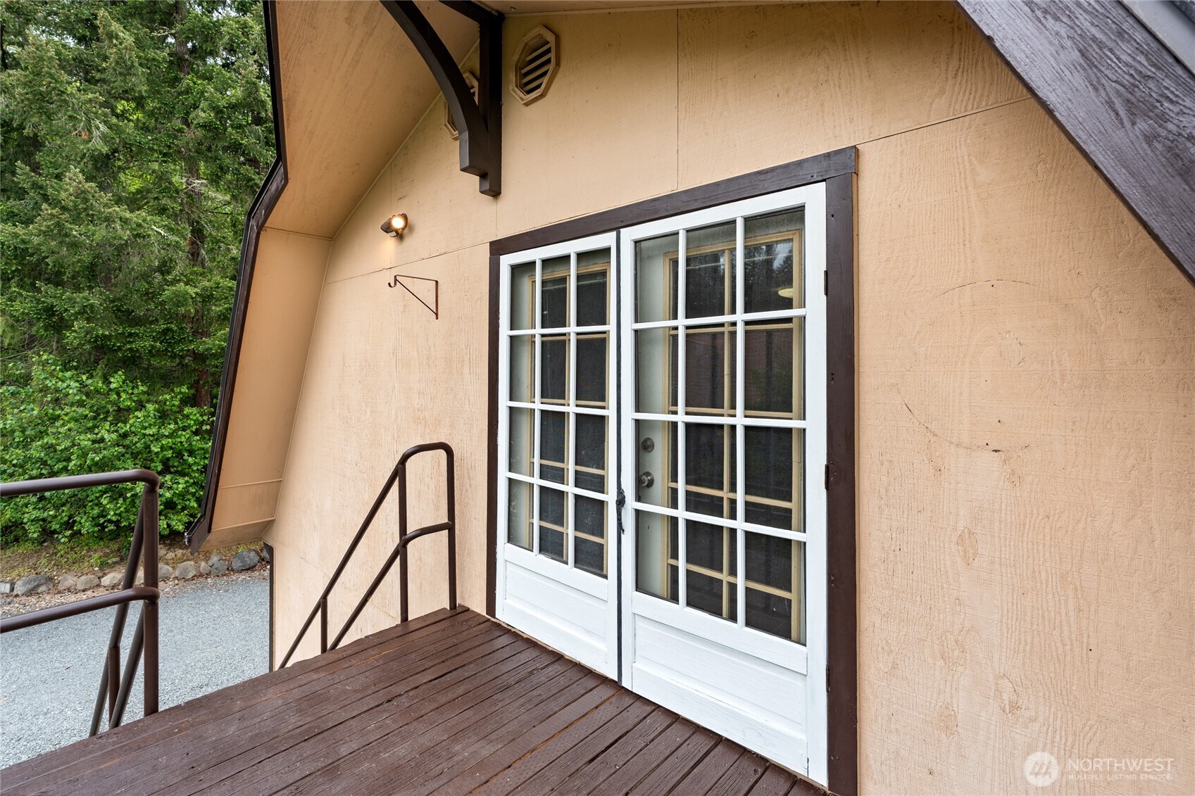 42323 22nd Avenue E, Eatonville, WA 98328