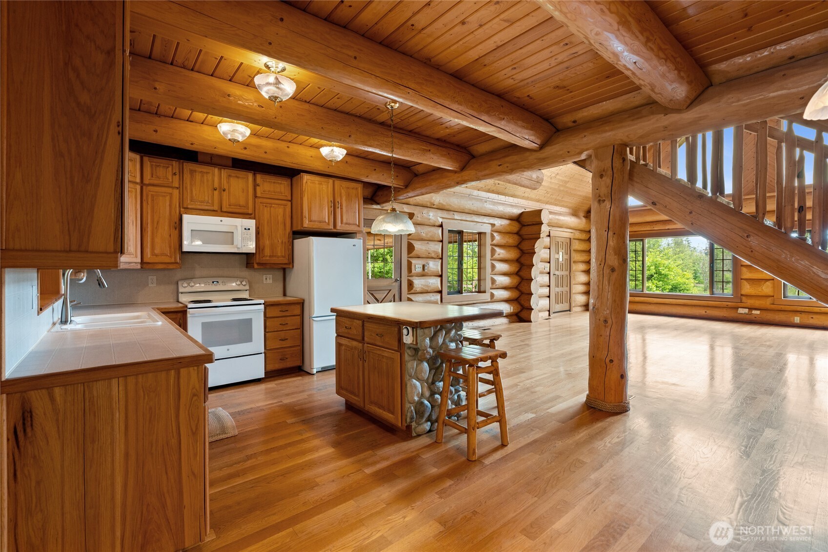 42323 22nd Avenue E, Eatonville, WA 98328