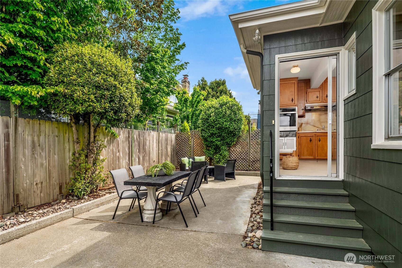 1716 N 43rd Street , Seattle, WA 98103