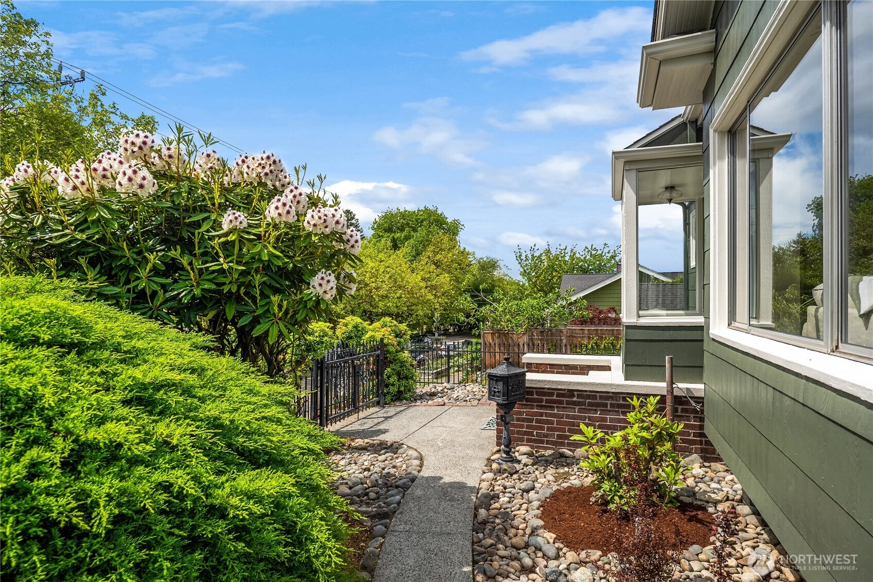 1716 N 43rd Street , Seattle, WA 98103