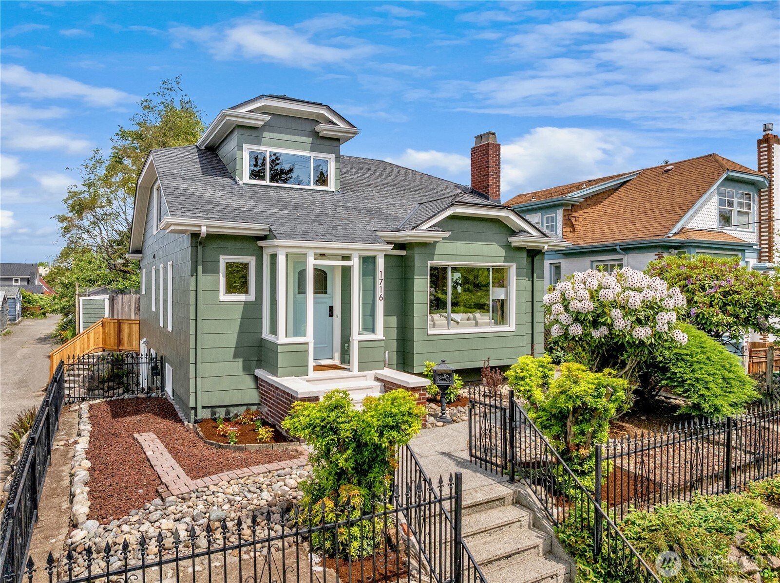 1716 N 43rd Street , Seattle, WA 98103