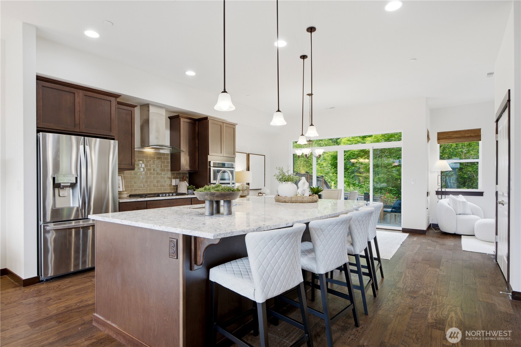 8400 169th Place NE #102, Redmond, WA 98052